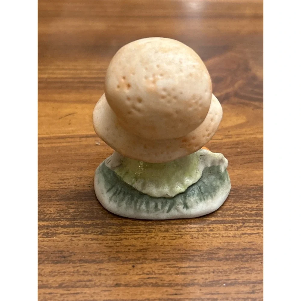 Artmark Little Girl Figurine Peach Bonnet Flower‎ Bed